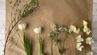 【春の花を飾ろう】白い花をメインに４種類の花材を使った実例をご紹介